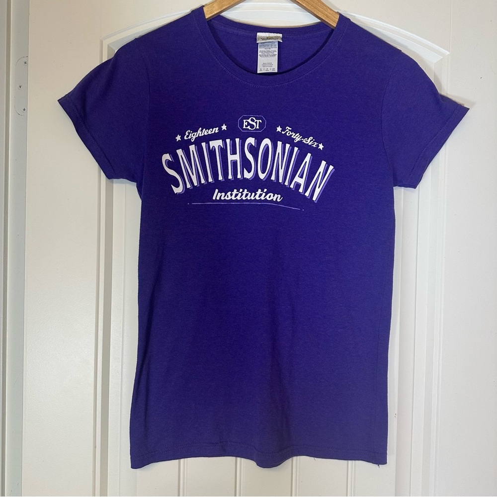 Smithsonian Institution Est. 1846 Purple T-Shirt, size S